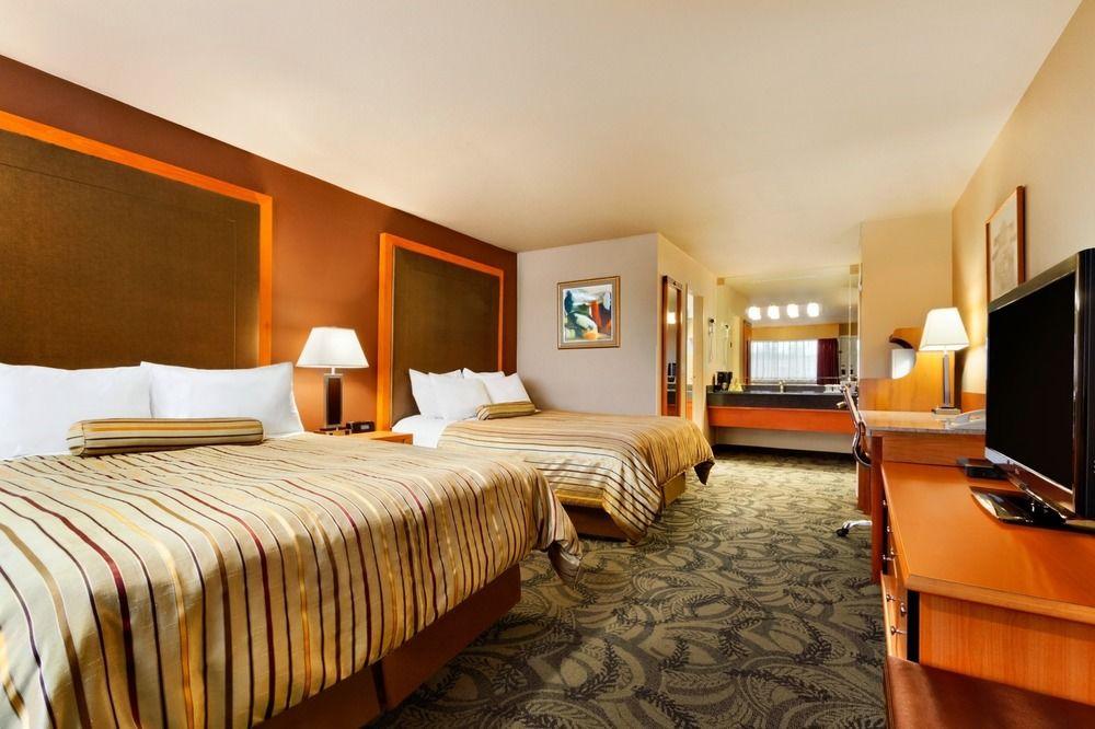 Poco Inn And Suites Hotel And Conference Center Port Coquitlam Dış mekan fotoğraf