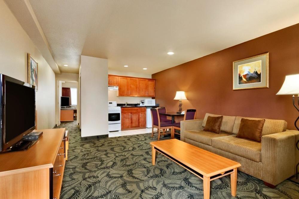Poco Inn And Suites Hotel And Conference Center Port Coquitlam Dış mekan fotoğraf