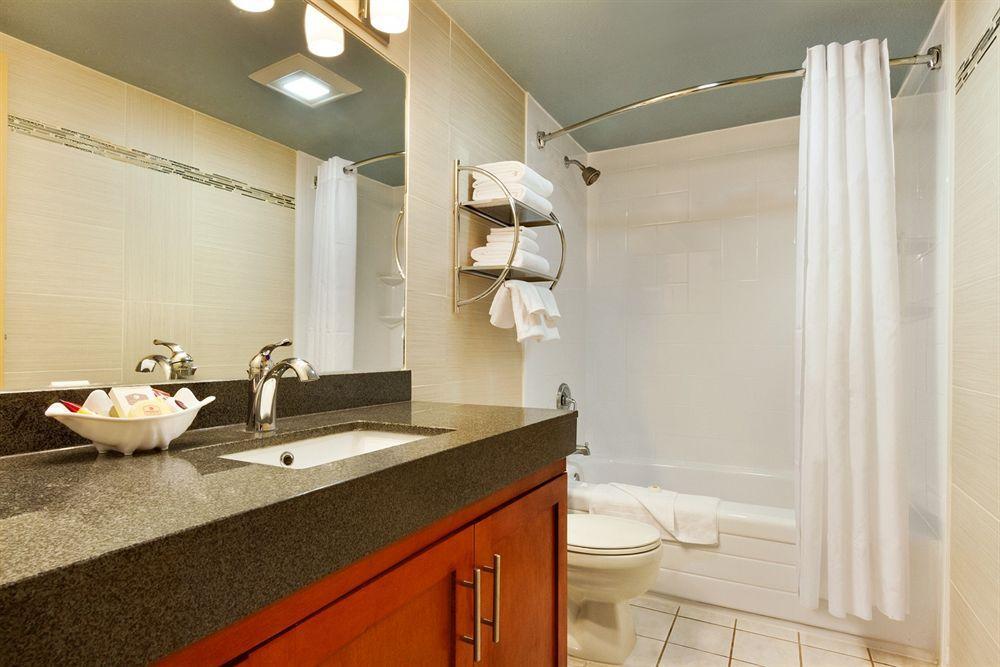 Poco Inn And Suites Hotel And Conference Center Port Coquitlam Dış mekan fotoğraf