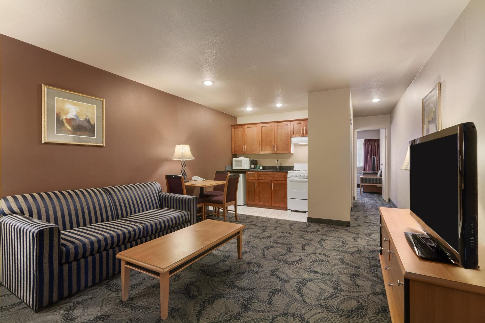 Poco Inn And Suites Hotel And Conference Center Port Coquitlam Dış mekan fotoğraf