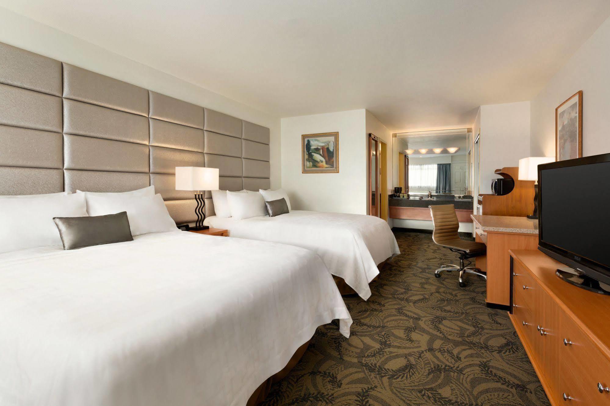 Poco Inn And Suites Hotel And Conference Center Port Coquitlam Dış mekan fotoğraf